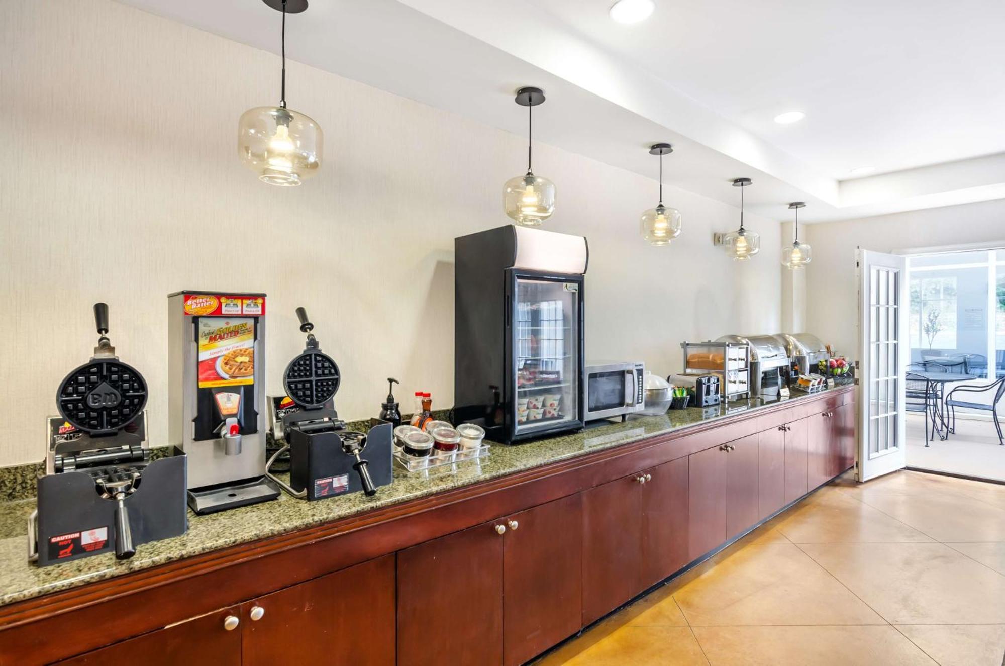 Best Western Plus Уэйнсборо Экстерьер фото
